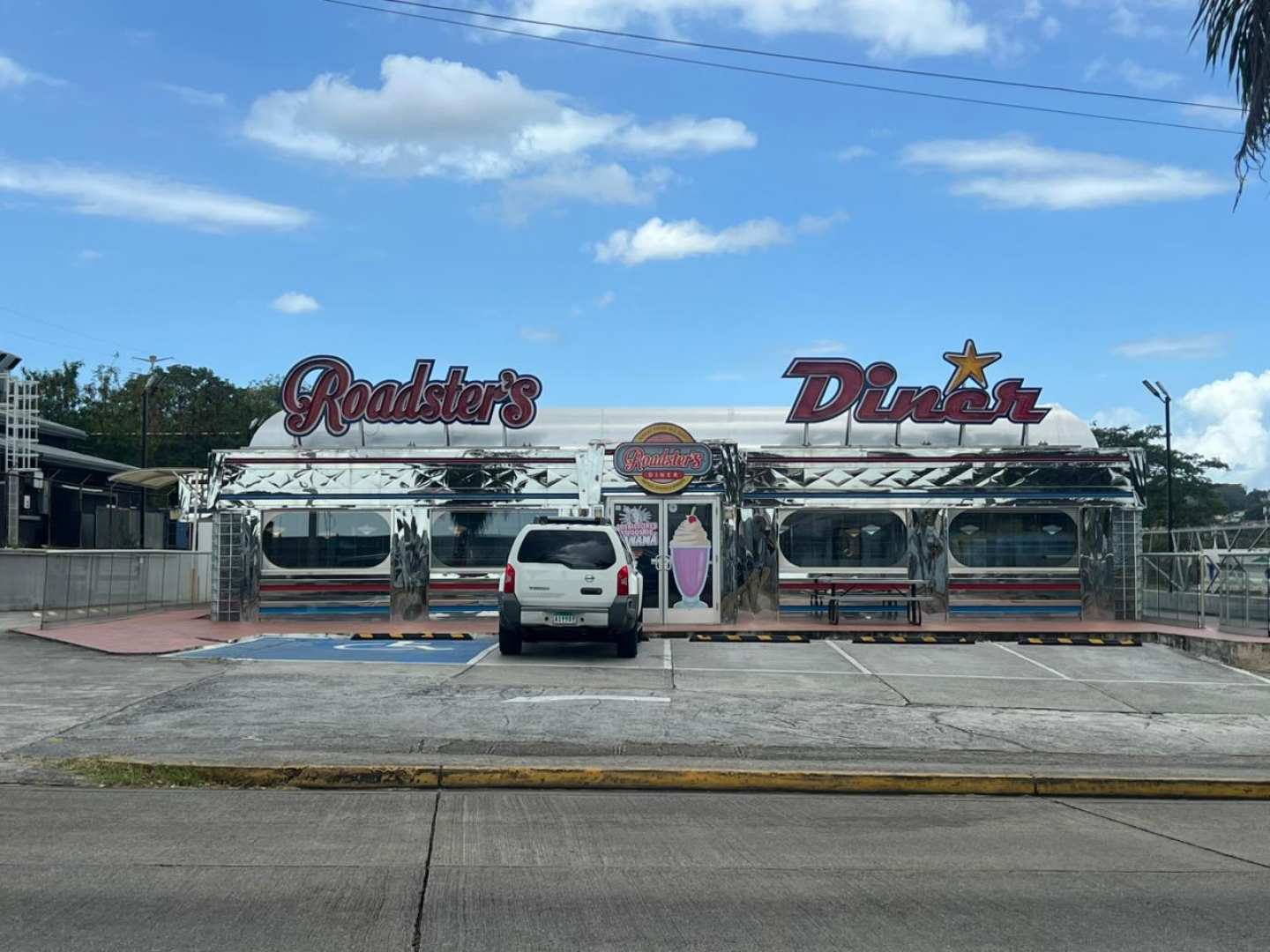 Roadster's Diner (Brisas del Golf)