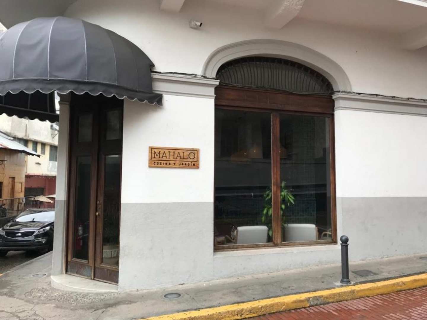 MAHALO Cocina y Jardín