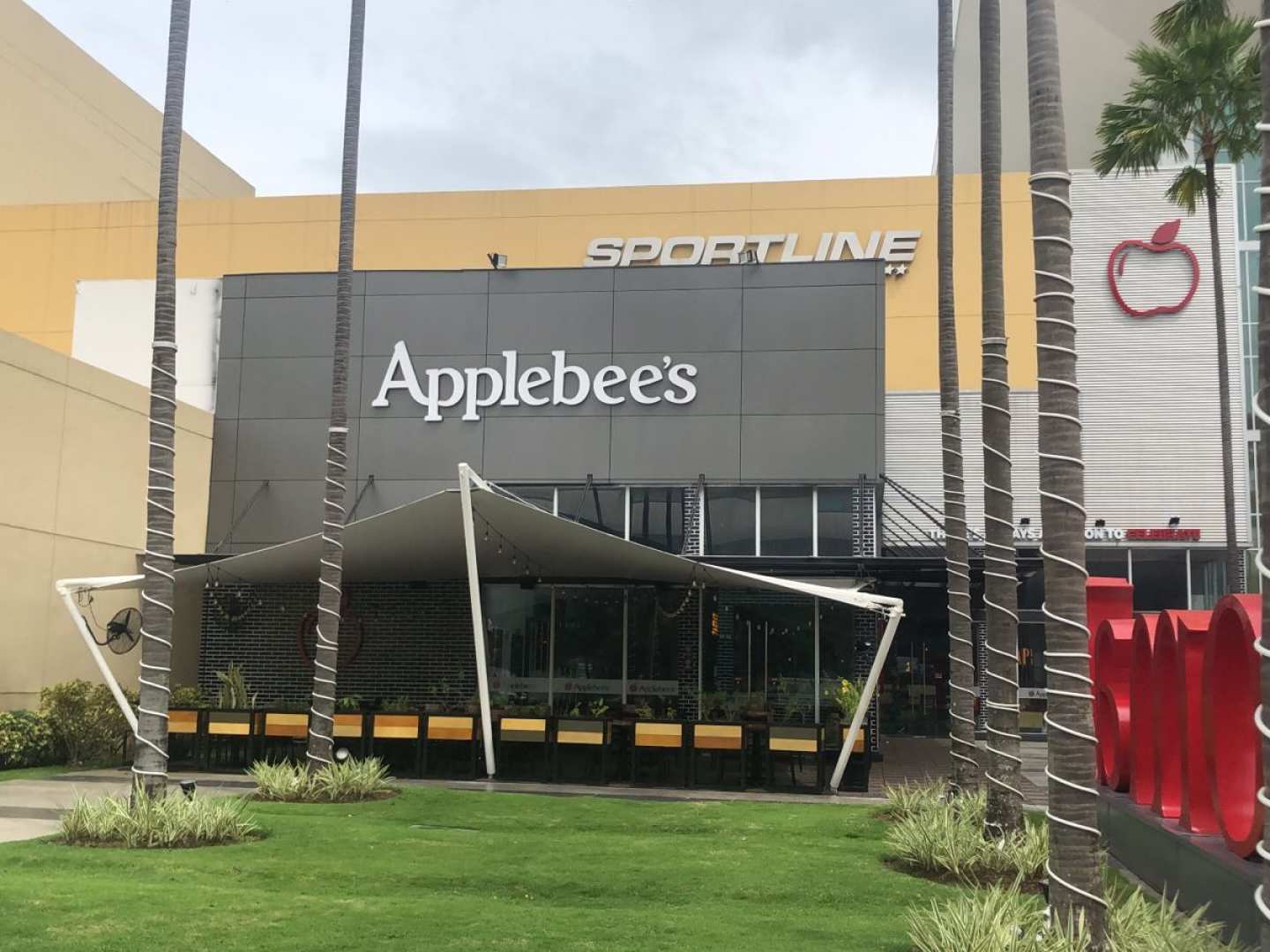 Applebee's (Metromall)