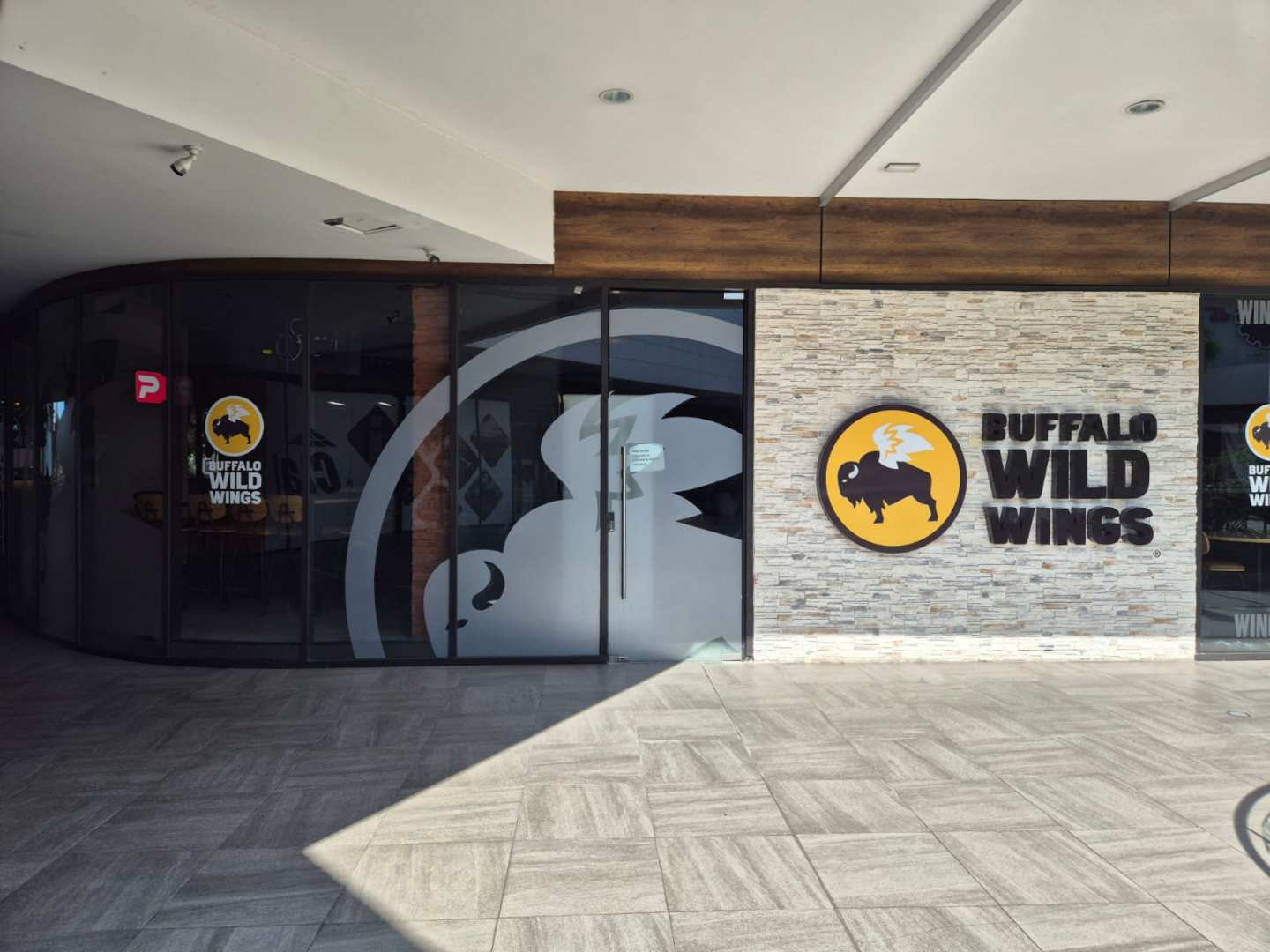 Buffalo Wild Wings (Santa María)