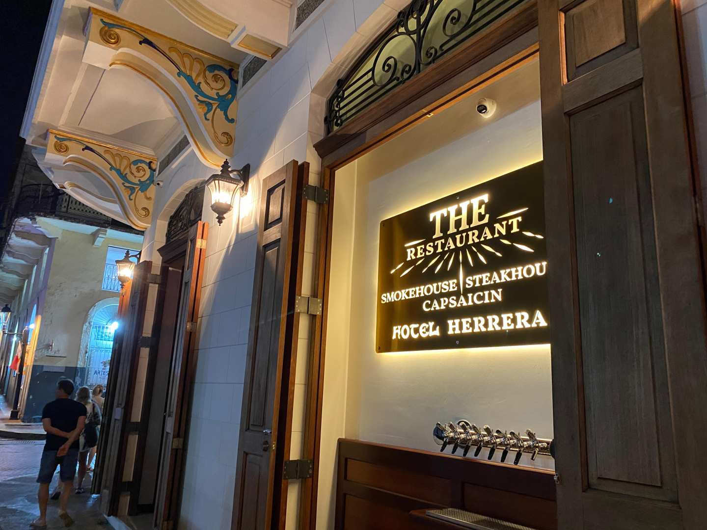 THErestaurant (Hotel Herrera)
